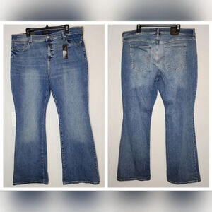 NWT Banana Republic medium wash bootcut jeans.  Plus Size 20 or 35.